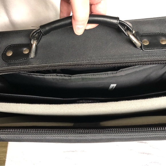 Kensington Black Laptop case. - Picture 5 of 10